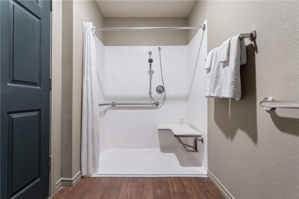 Eagle'S Den Suites Big Spring A Travelodge By Wyndham Room photo